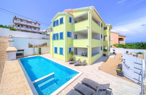 Apartments Mali Nono